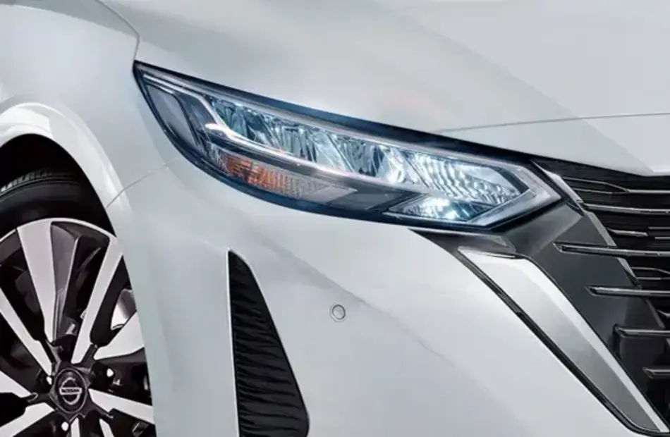 Farol dianteiro do Nissan Sentra 2026 em detalhe